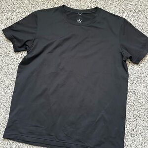 ALO Yoga Men's Black T-Shirt - Conquer